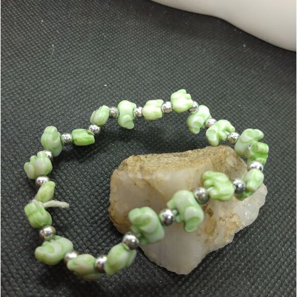 Elephant pale green beaded‎ bracelet stretch - Picture 2 of 2